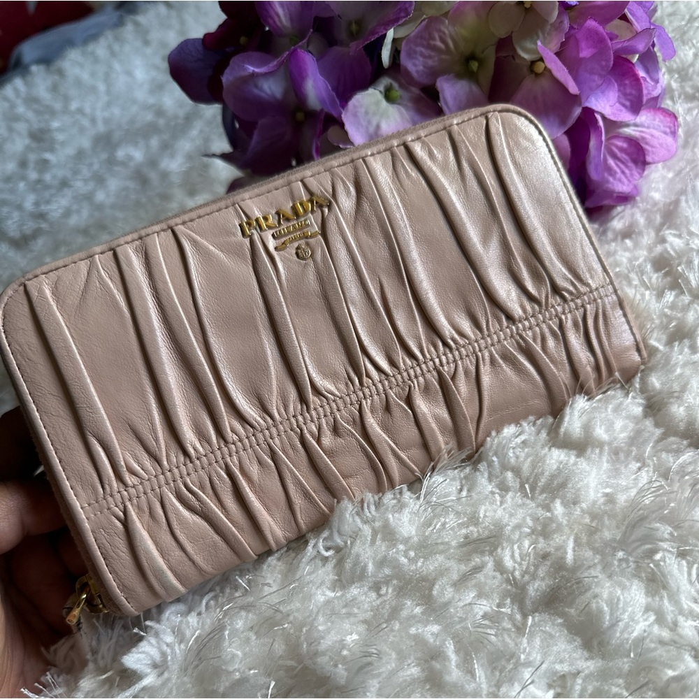 Prada zippy round wallet
